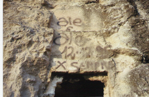 Cagliari, Tuvixeddu, atti di vandalismo su tombe puniche