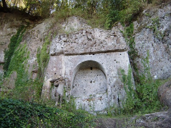 Sovana, Tomba etrusca della Sirena (III-II sec. a. C.)