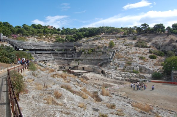 Cagliari, Anfiteatro romano, "legnaia" parzialmente sbaraccata (autunno 2012)