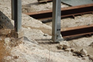Cagliari, Anfiteatro romano, particolare dei plinti infissi sul monumento