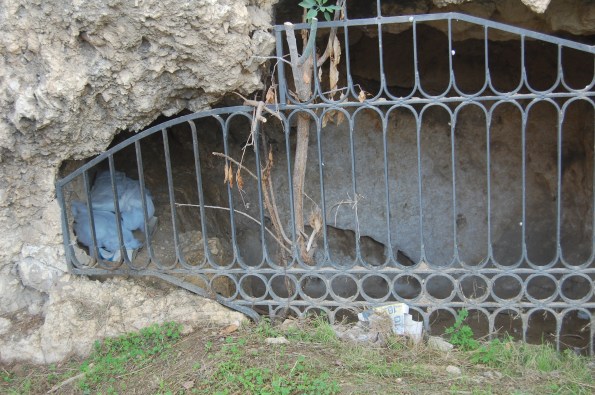 Cagliari, Colle di Bonaria, parco comunale, stato della necropoli