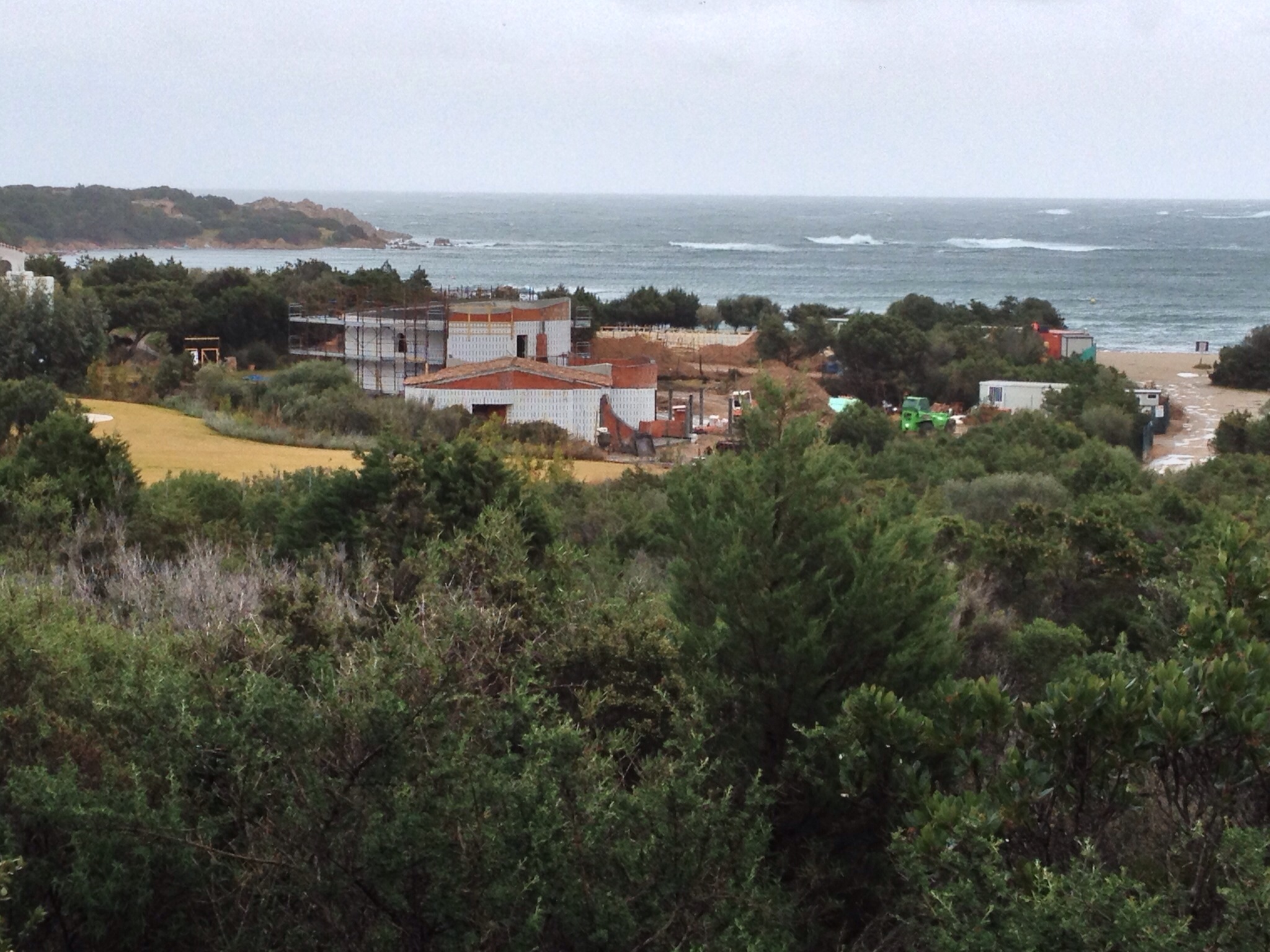 Arzachena, Costa Smeralda, lavori di ampliamento dell'Hotel Romazzino