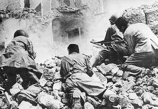 Italia, partigiani in combattimento (1944)