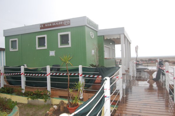 Cagliari, Poetto, sequestro preventivo dei "baretti" (2013)