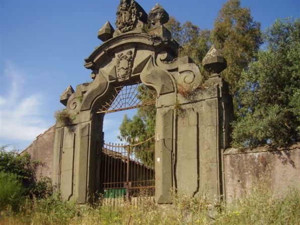 Ciampino, Portale barocco del Muro dei Francesi, crollato nel 2011