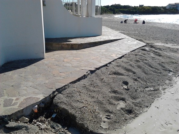 Calasetta, spiaggia di Sottotorre, scarico