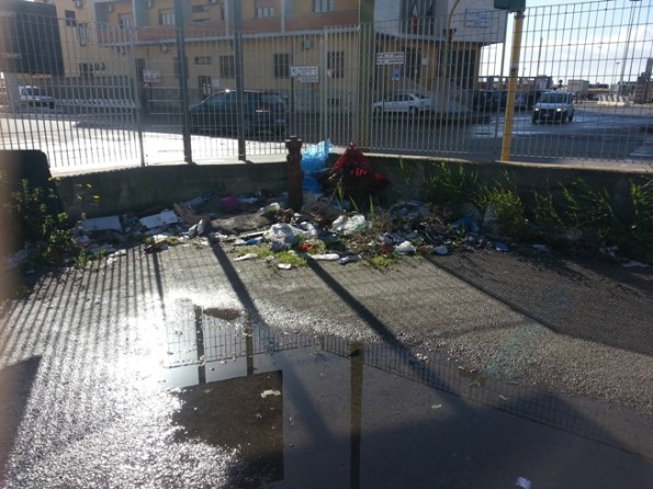 Cagliari, parcheggio Viale La Plaja, rifiuti