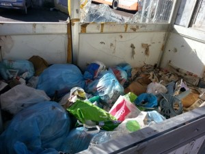 Cagliari, parcheggio Viale La Plaja, rifiuti