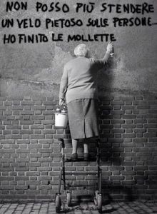 non ne posso più di stendere un velo pietoso sulle persone, ho finito le mollette