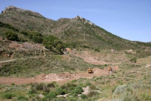 Iglesias, area mineraria di Malacalzetta, movimentazione di mezzi meccanici