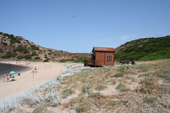 Alghero, Il Porticciolo, chioschi temporanei in area dunale (giugno 2014)