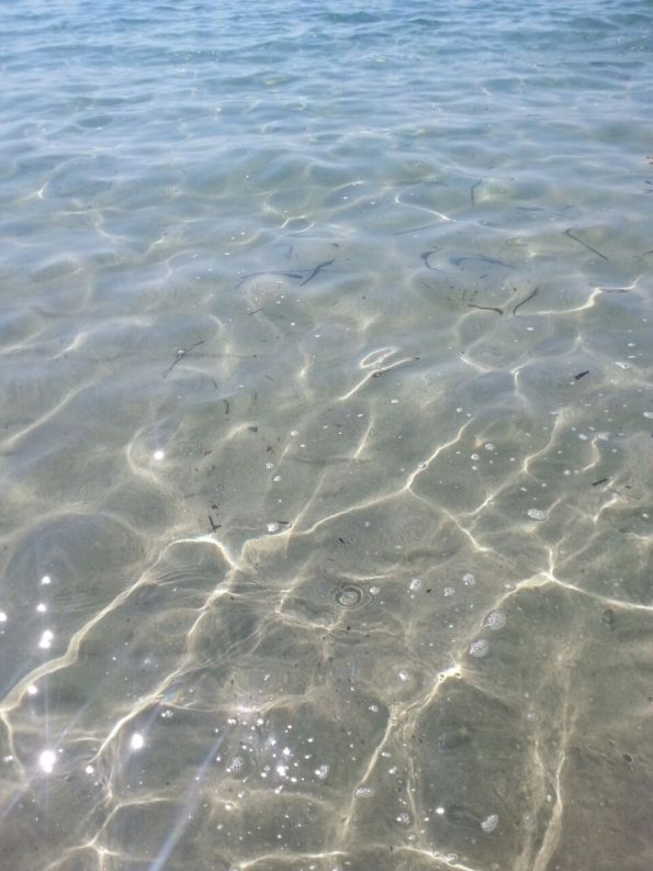 Pula, spiaggia di Nora, "schiuma" di ignota natura (28 luglio 2014)