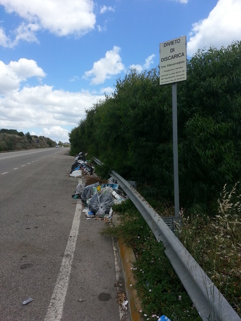 Sarroch, variante S.S. n. 195, rifiuti