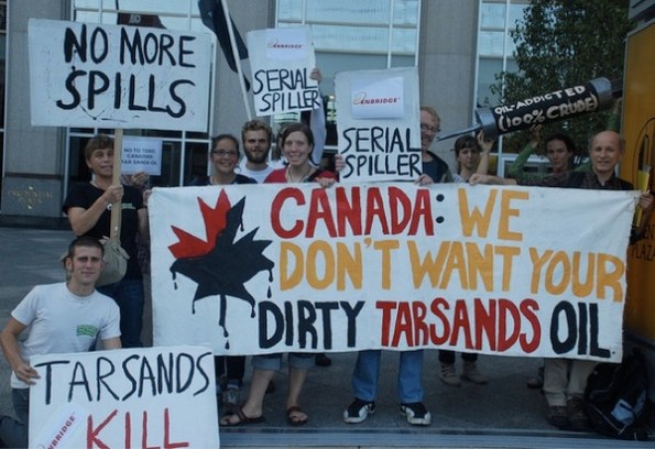 manifestazione contro l'utilizzo delle sabbia bituminose (tarsands)