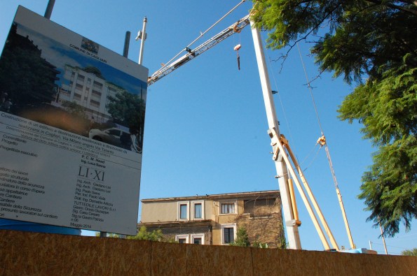 Cagliari, Colle di Bonaria, cantiere edilizio bloccato