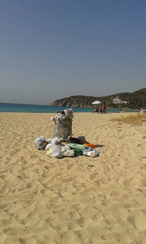 Sìnnai, spiaggia di Solànas, rifiuti (11 ottobre 2014)