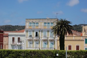 Carloforte, edificio storico sul lungomare