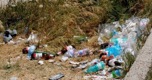 Cagliari, Poetto, rudere dell'ex Ospedale Marino, rifiuti