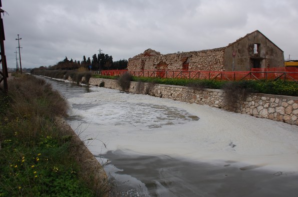 Molentargius, Idrovora del Rollone, fuoruscita schiuma (22 febbraio 2015)