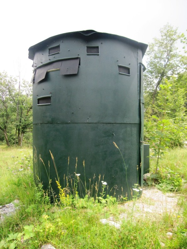 Serle, Altopiano di Cariadeghe, capanno di caccia (loc. Bus del Zel) 