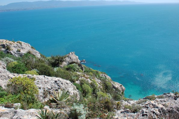 Cagliari, il mare sotto la Sella del Diavolo