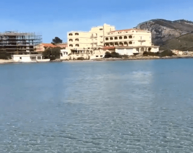 Golfo Aranci Terza Spiaggia, "palazzone" in costruzione (maggio 2015)
