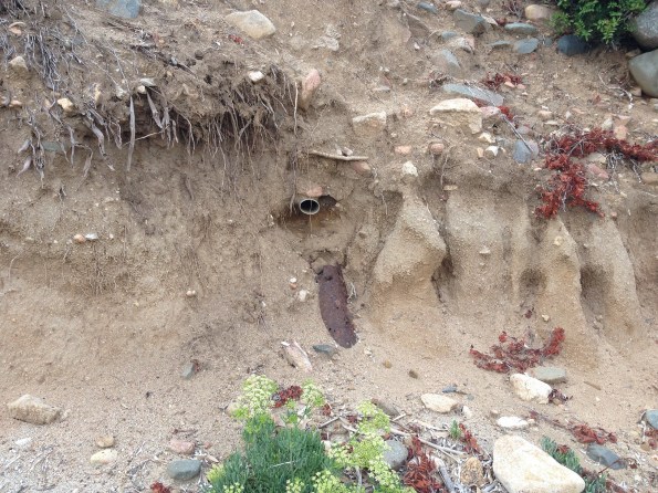 Villasimius, Capo Boi, scarico a mare (agosto 2015)