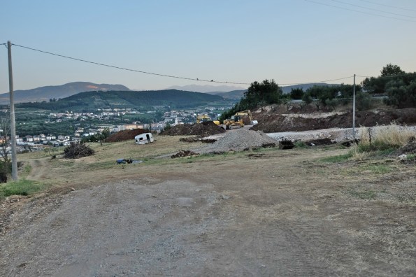 Negrar, Cerè, sbancamento per l'impianto di un vigneto