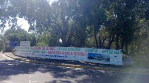 Portoscuso, zona industriale di Portovesme, striscione operai Allumina