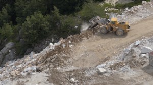 Alpi Apuane, Cava Fratteta, scarico detriti (15 luglio 2016)