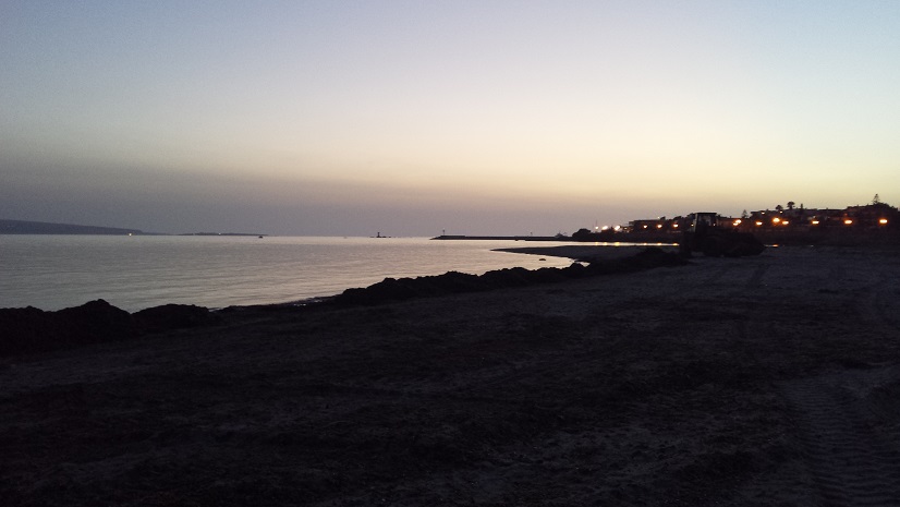 Portoscuso, spiaggia di Portovesme, ruspe al lavoro (4 luglio 2016)