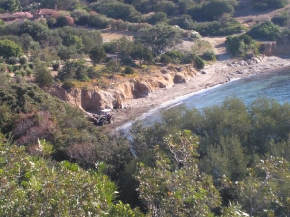 Villasimius, Porto Luna, ruspa sulla spiaggia (3 agosto 2016)