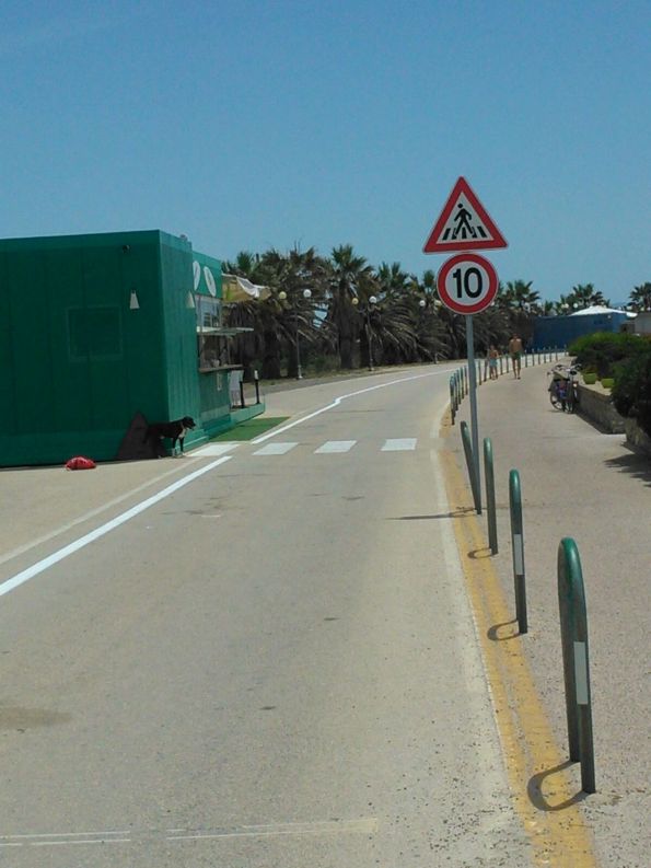 S. Vero Milis, lungomare, segnaletica verticale (luglio 2016)