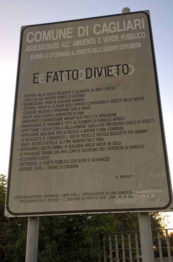 Cagliari, parco comunale del Colle di S. Michele, cartello posto all'ingresso