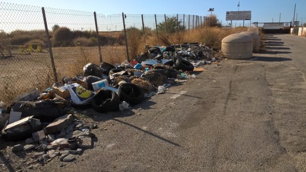 Cagliari, parte terminale di Via Simeto, discarica abusiva