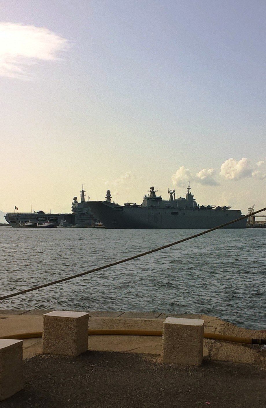 Cagliari, le portaerei Cavour e Juan Carlos I nel porto