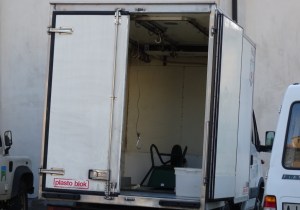 furgone dell'Ente Parco naturale regionale dei Colli Euganei per il trasporto dei Cinghiali uccisi. Come un commerciante di carni...