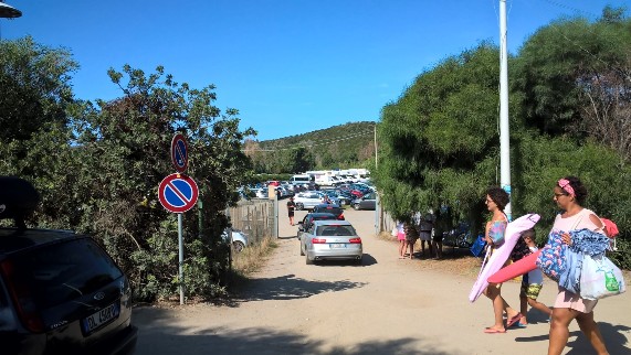 Tuerredda, parcheggi e flusso