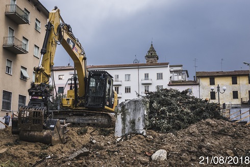 Poggibonsi, abbattimento alberi Piazza Mazzini